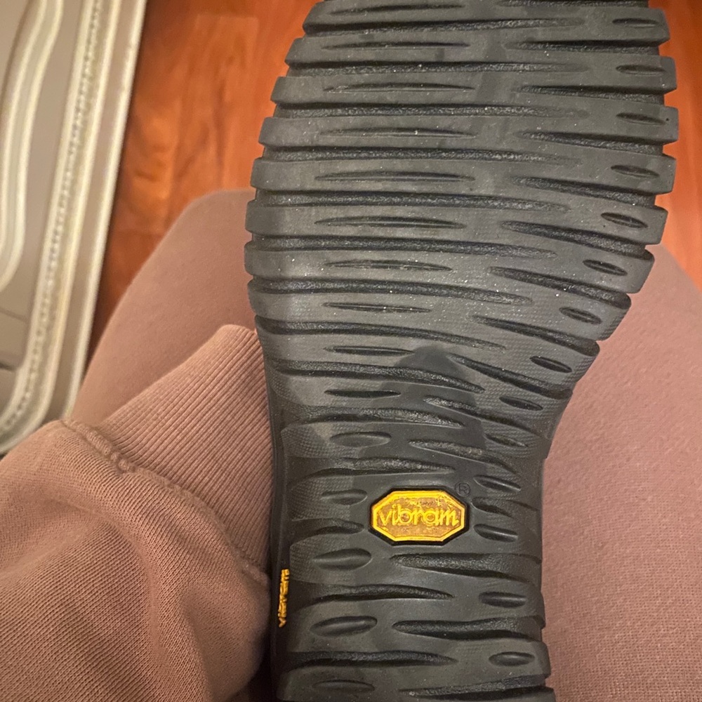 Woman’s ugg - Picture 10 of 11